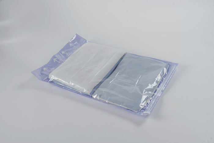 Set mit 4 mittleren manuellen und aufrollbaren, platzsparenden Reisetaschen 1 Compactor