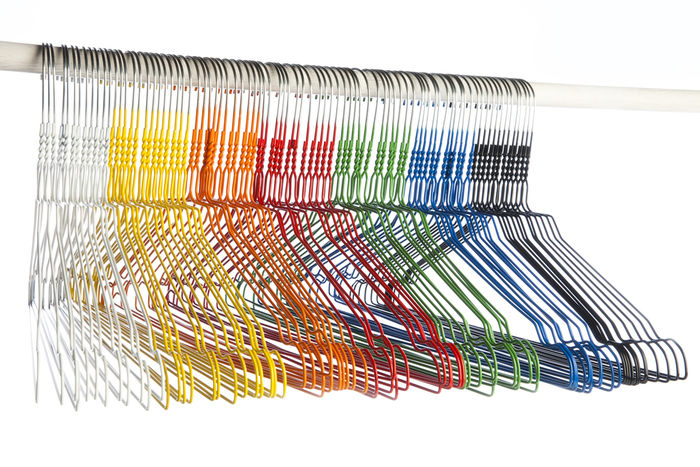 COLOR - Set auf 50 Metall Kleiderbügel in verschiedenen Farben 1 Compactor