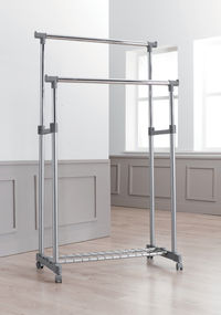 "Alex" Metall-Kleiderstange + 3 "Sticky" Kleiderbügel