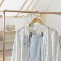 "Woody" gekerbte Kleiderbügel mit Clips